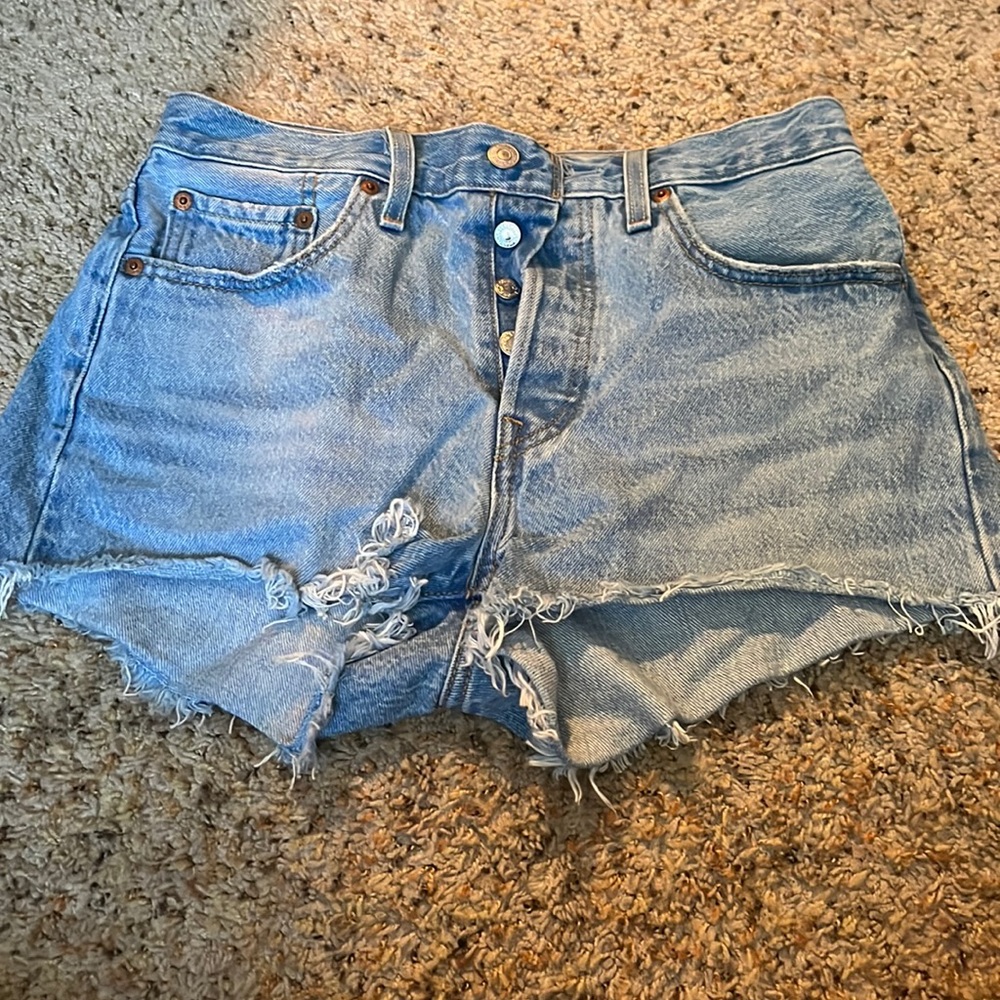 Women’s Levi jean shorts size 27